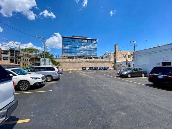 5008 N Broadway St, Chicago, IL 60640